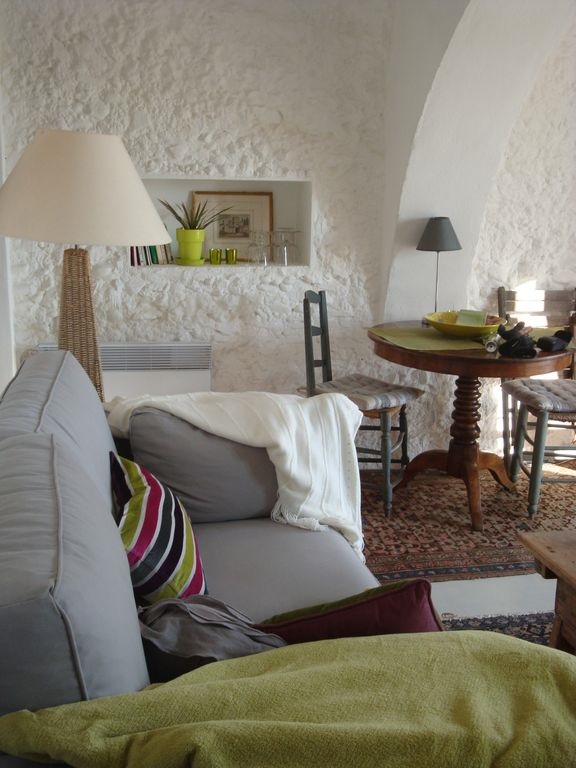 Objets et mobiliers chinés chez les brocanteurs provençaux